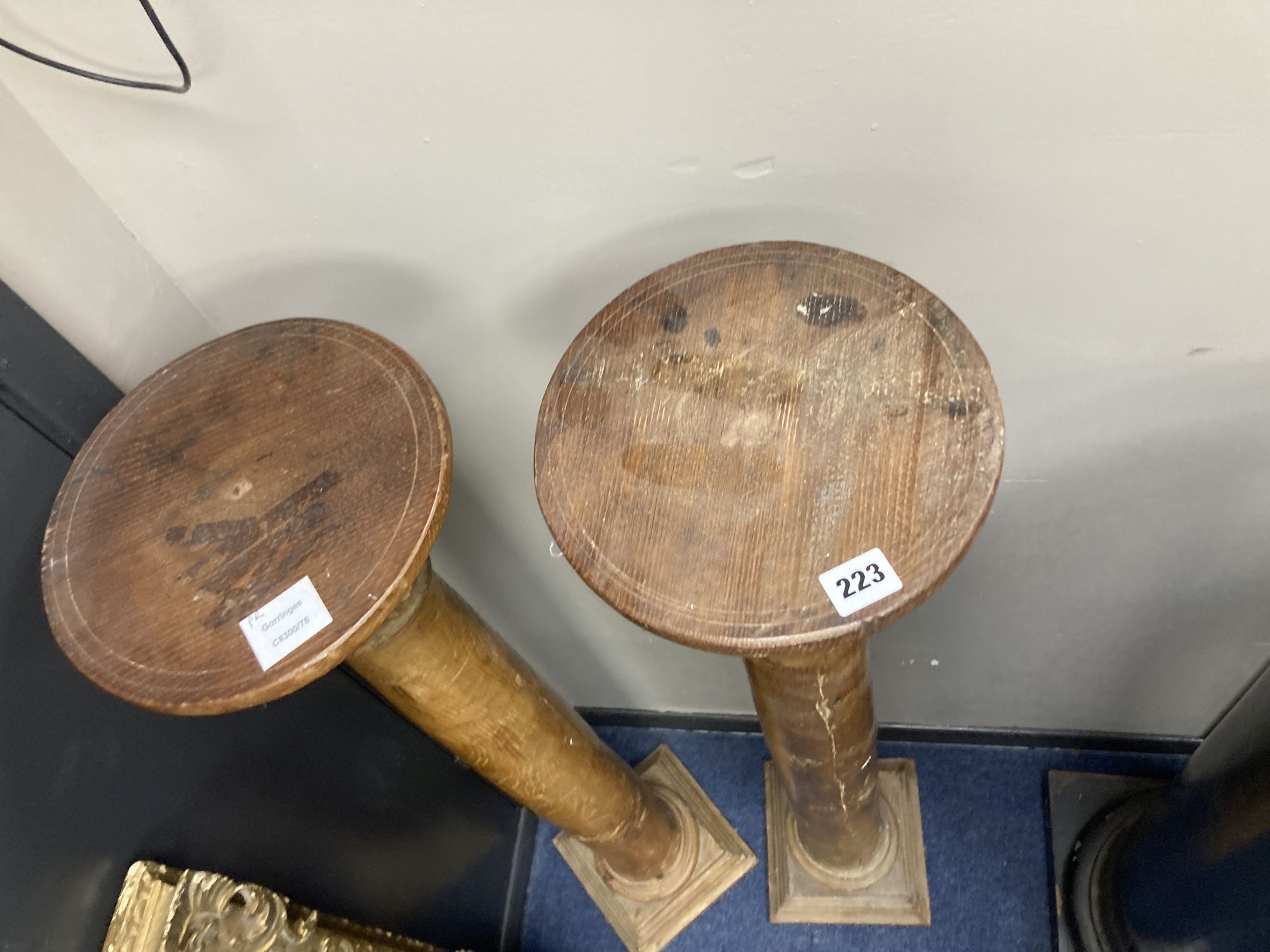 A pair corinthian column pedestals, height 114cm